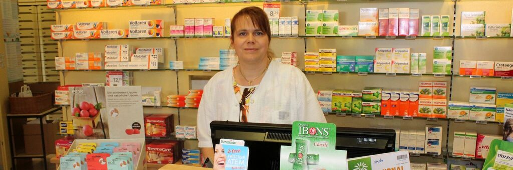 Frau Wachsmuth in der Rosenburger-Apotheke